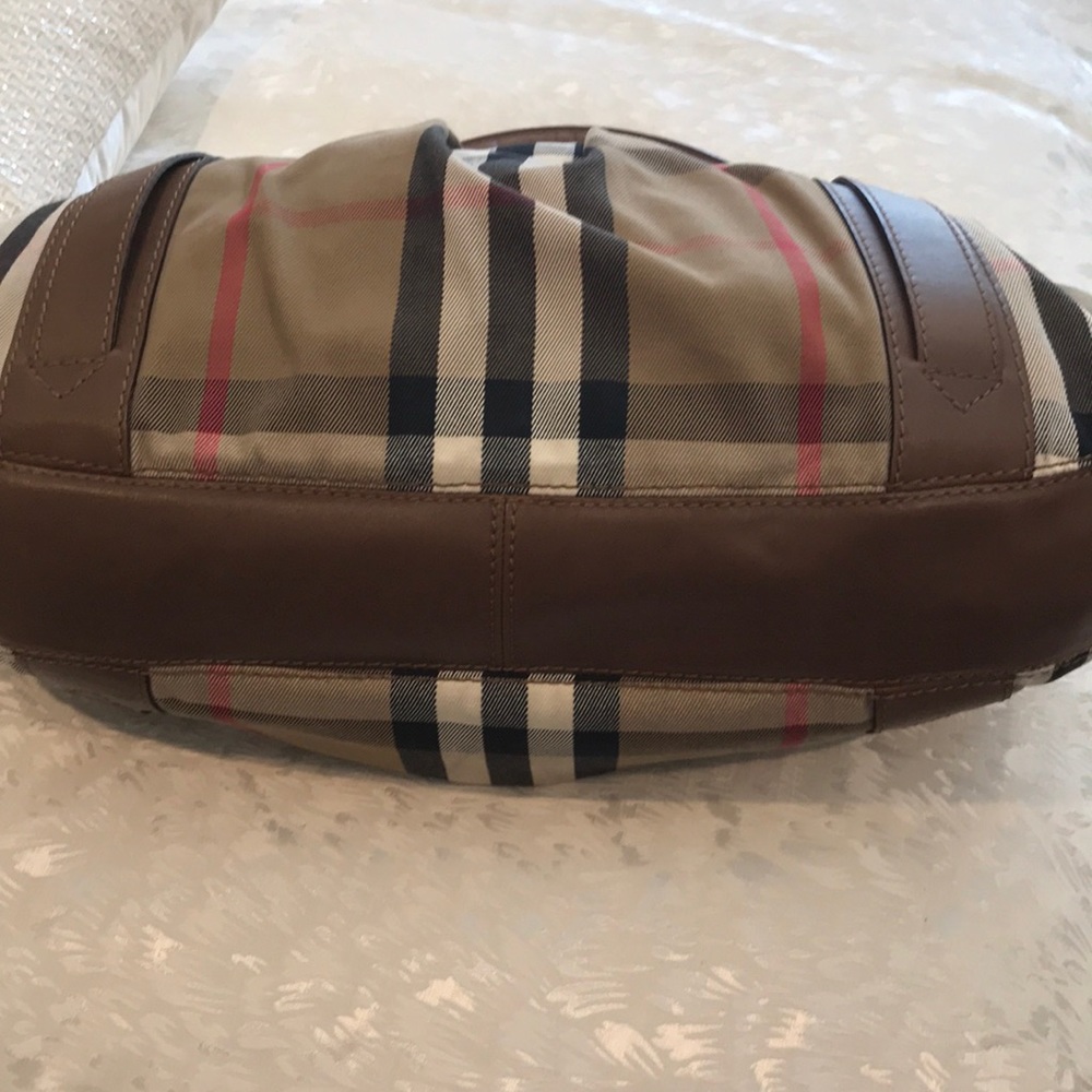 Burberry bag - Picture 3 of 9